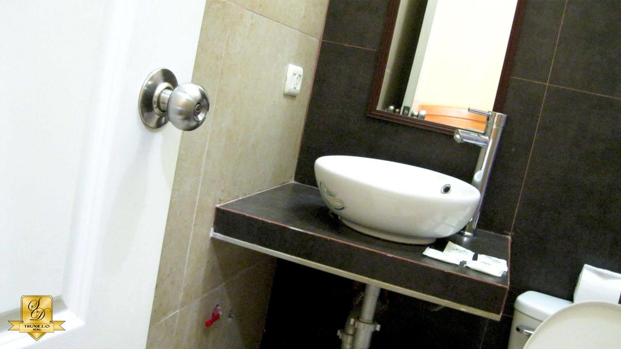 Hotel Ejecutivo San Diego Trujillo Esterno foto